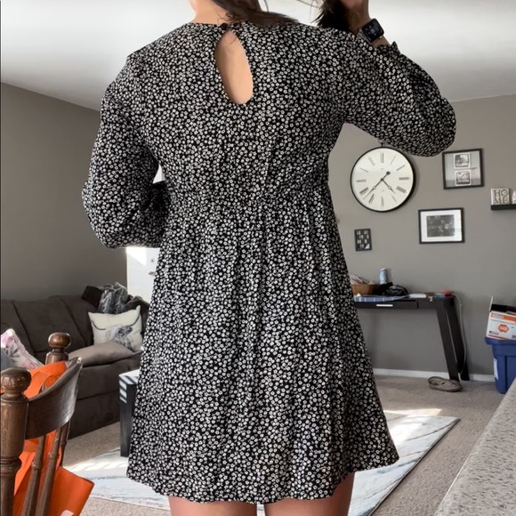 Floral black and white long-sleeved dress - Picture 2 of 5